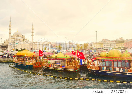 イスタンブールの船着き場　トルコ 122478253