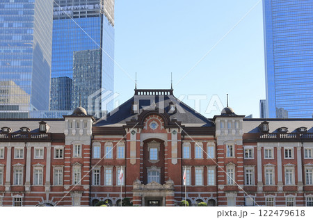 東京駅丸の内駅舎丸の内中央口と東京ミッドタウン八重洲 東京駅丸の内駅舎丸の内中央口と東京ミッドタウン八重洲 122479618