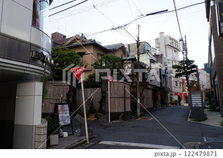 円山町の路地裏 122479871