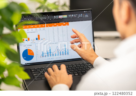 総務　経理　事務職　営業事務　一般事務　データサイエンティスト　表　円グラフ 122480352