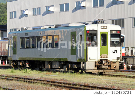 宮古駅で出発待機する山田線普通列車　JR宮古駅　みやこ　Miyako　リアスの港　リアス線　山田線 122480721