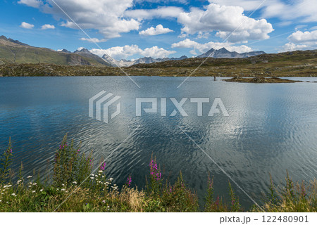 Mountain landscape with lake at Grimsel Pass in the Swiss Alps, Canton Valais, Switzerland 122480901
