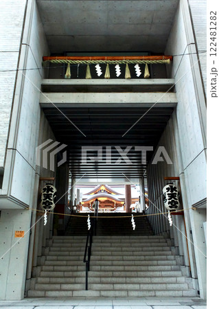 【東京】冬の日本橋七福神巡り 水天宮の本殿へ続く階段と提灯(弁財天) 【東京】冬の日本橋七福神巡り 水天宮の本殿へ続く階段と提灯(弁財天) 122481282