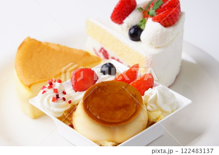 イチゴケーキ　プリン　チーズケーキ 122483137