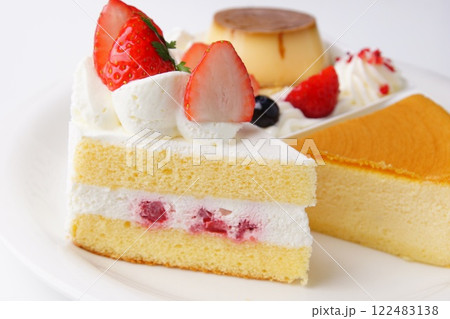 イチゴケーキ　プリン　チーズケーキ 122483138