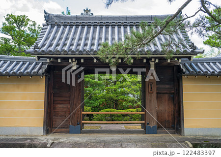 京都 妙心寺 山内塔頭 聖沢院の門前風景 122483397