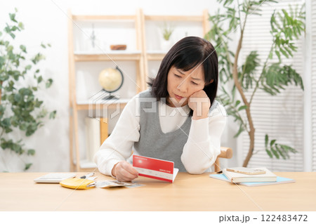 女性　シニア　ライフプラン 122483472