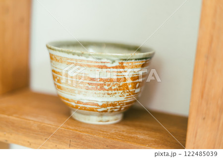 Close up handmade bowl ceramic on shelves Close up handmade bowl ceramic on shelves 122485039