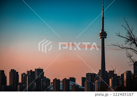 トロントの夕焼けとCNタワー 122485187