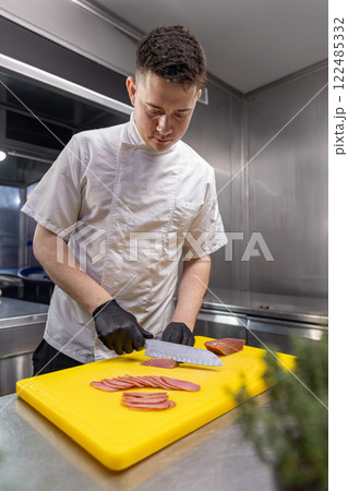 Chef slicing meat 122485332