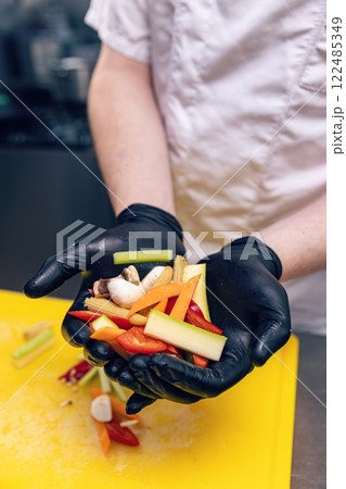 Chef presenting chopped vegetables 122485349