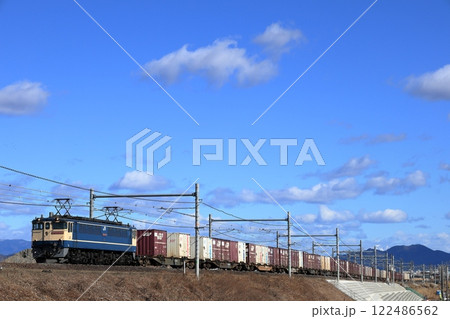 東海道線を走るEF65貨物列車 122486562
