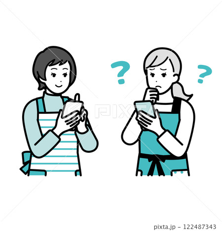 スマホを持ちながら会話をする女性達 122487343