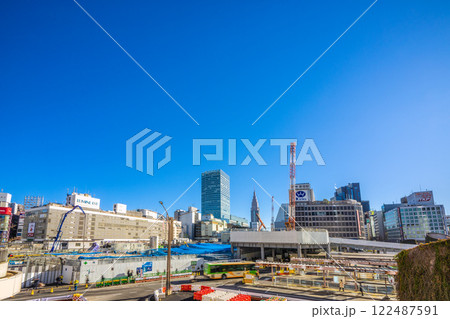 日本の東京都市景観 新時代へ……新宿駅前や新宿駅西口再開発などを望む…希望の光…=令和7年1月10日 日本の東京都市景観 新時代へ……新宿駅前や新宿駅西口再開発などを望む…希望の光…=令和7年1月10日 122487591