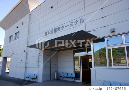 沖縄県　今帰仁村　運天港旅客ターミナル入口 122487636