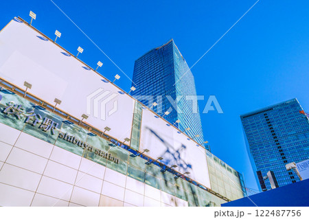 日本の東京都市景観コロ5年公表から…(外国人観光客で賑わう)渋谷…＝令和7年1月10日 122487756