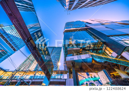 日本の東京都市景観 輝きの時代へ…渋谷中央街から東急プラザなどを望む＝令和7年1月10日 122488624