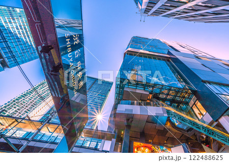 日本の東京都市景観 輝きの時代へ…渋谷中央街から東急プラザなどを望む＝令和7年1月10日 122488625