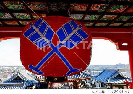 門戸厄神 東光寺 中楼門大提灯 本殿側より望む 門戸厄神 東光寺 中楼門大提灯 本殿側より望む 122489167