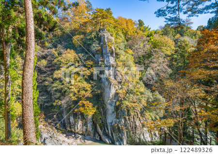 飯田市の名勝天龍峡の龍角峯の風景(長野県) 飯田市の名勝天龍峡の龍角峯の風景(長野県) 122489326