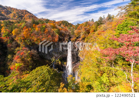 《栃木県》紅葉の華厳の滝・秋の奥日光自然風景 《栃木県》紅葉の華厳の滝・秋の奥日光自然風景 122490521