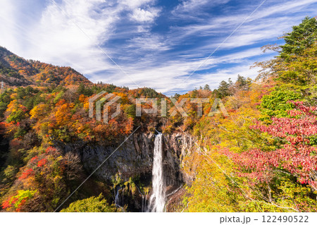 《栃木県》紅葉の華厳の滝・秋の奥日光自然風景 《栃木県》紅葉の華厳の滝・秋の奥日光自然風景 122490522