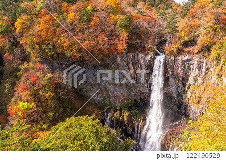 《栃木県》紅葉の華厳の滝・秋の奥日光自然風景 122490529