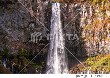 《栃木県》紅葉の華厳の滝・秋の奥日光自然風景 122490609