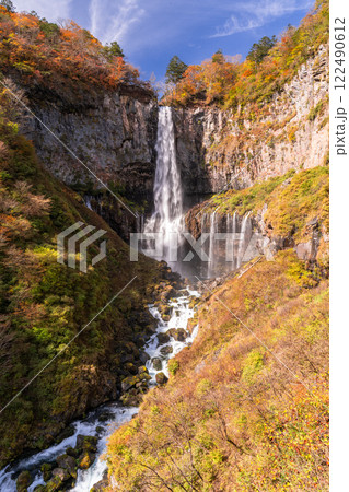 《栃木県》紅葉の華厳の滝・秋の奥日光自然風景 《栃木県》紅葉の華厳の滝・秋の奥日光自然風景 122490612