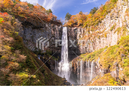 《栃木県》紅葉の華厳の滝・秋の奥日光自然風景 122490613