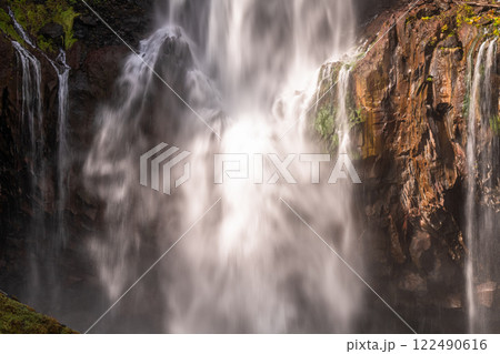 《栃木県》紅葉の華厳の滝・秋の奥日光自然風景 《栃木県》紅葉の華厳の滝・秋の奥日光自然風景 122490616