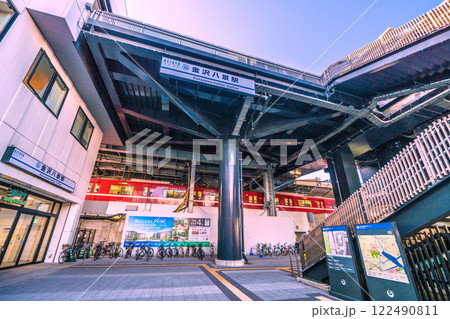 日本の横浜都市景観 京急電鉄 金沢八景駅などを望む 日本の横浜都市景観 京急電鉄 金沢八景駅などを望む 122490811