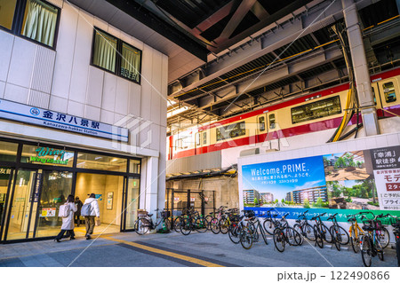 日本の横浜都市景観 京急電鉄 金沢八景駅などを望む 日本の横浜都市景観 京急電鉄 金沢八景駅などを望む 122490866