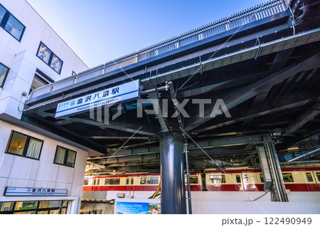 日本の横浜都市景観 京急電鉄 金沢八景駅などを望む 日本の横浜都市景観 京急電鉄 金沢八景駅などを望む 122490949