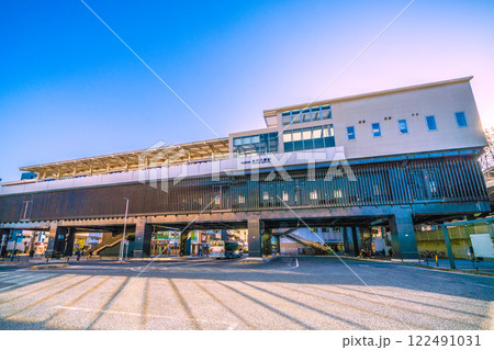 日本の横浜都市景観 横浜シーサイドライン 金沢八景駅などを望む 日本の横浜都市景観 横浜シーサイドライン 金沢八景駅などを望む 122491031