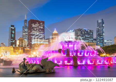 Chicago, Illinois, USA Fountain and Skyline 122491087