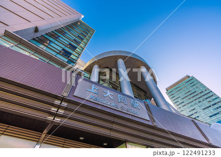 日本の横浜都市景観 上大岡駅などを望む＝令和7年1月17日 122491233