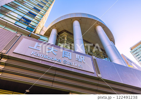 日本の横浜都市景観 上大岡駅などを望む＝令和7年1月17日 122491238