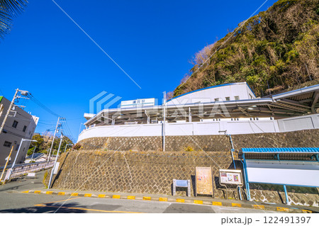 日本の横須賀都市景観 京急電鉄 浦賀駅などを望む 日本の横須賀都市景観 京急電鉄 浦賀駅などを望む 122491397