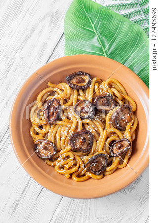Udon Noodles with Soy Unagi Sauce, Mushrooms, and Green Onion 122493699