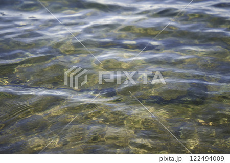 透き通った水 透き通った水 122494009