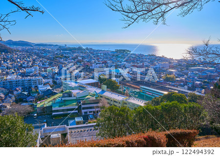 神奈川県二宮町の吾妻山公園から市街地の眺望(二宮町,二宮駅,相模湾など) 神奈川県二宮町の吾妻山公園から市街地の眺望(二宮町,二宮駅,相模湾など) 122494392