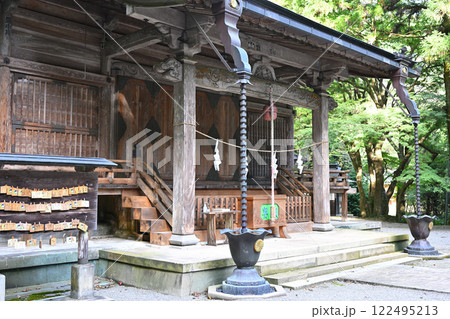 山中にひっそりと鎮座する子持神社 社殿 拝殿 渋川市 山中にひっそりと鎮座する子持神社 社殿 拝殿 渋川市 122495213