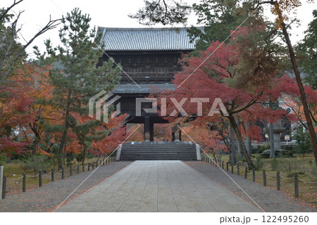 秋の南禅寺　山門【重要文化財】 122495260