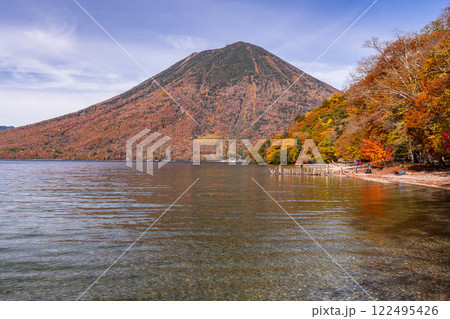 《栃木県》秋の奥日光・紅葉の男体山 122495426