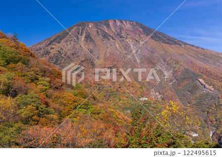 《栃木県》紅葉最盛期の日光いろは坂・明智平の眺望 《栃木県》紅葉最盛期の日光いろは坂・明智平の眺望 122495615