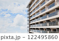 爽やかな青空とマンションの風景 122495860