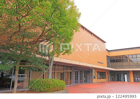愛知県犬山市、市民文化会館と南部公民館の風景 122495993