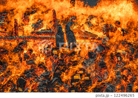 Hot flames and abstract defocused sparks 122496265