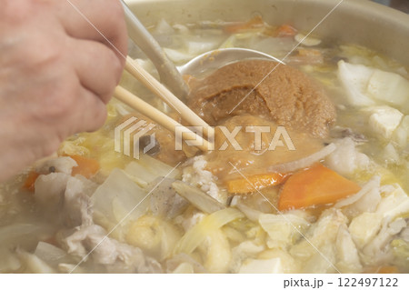 豚汁を作る工程 具沢山な豚汁 豚汁を作る工程 具沢山な豚汁 122497122